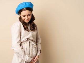 7 Weeks Pregnant: Pregnancy Symptoms, Belly Changes & Tips